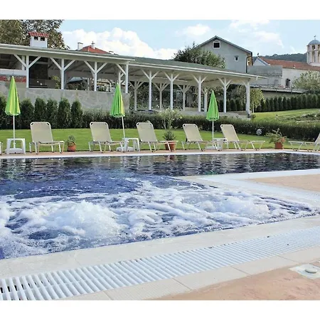 Dom wakacyjny Seven-bedroom Holiday In *