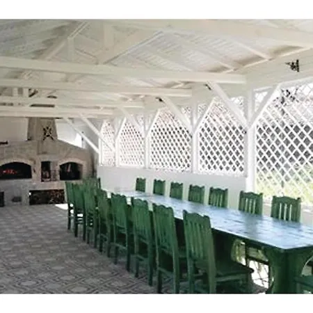 Seven-bedroom Holiday In *